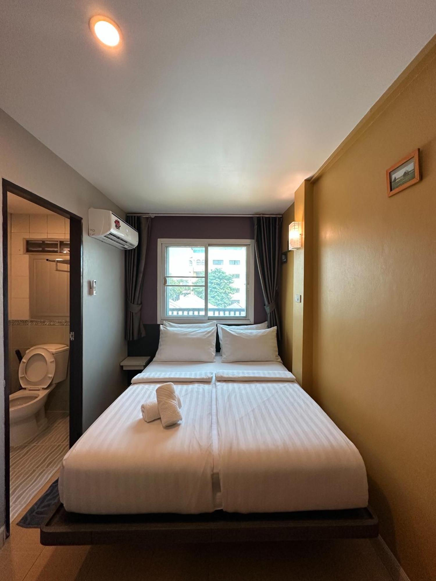 Bbhouse Phra Athit Hotel Bangkok Exterior photo