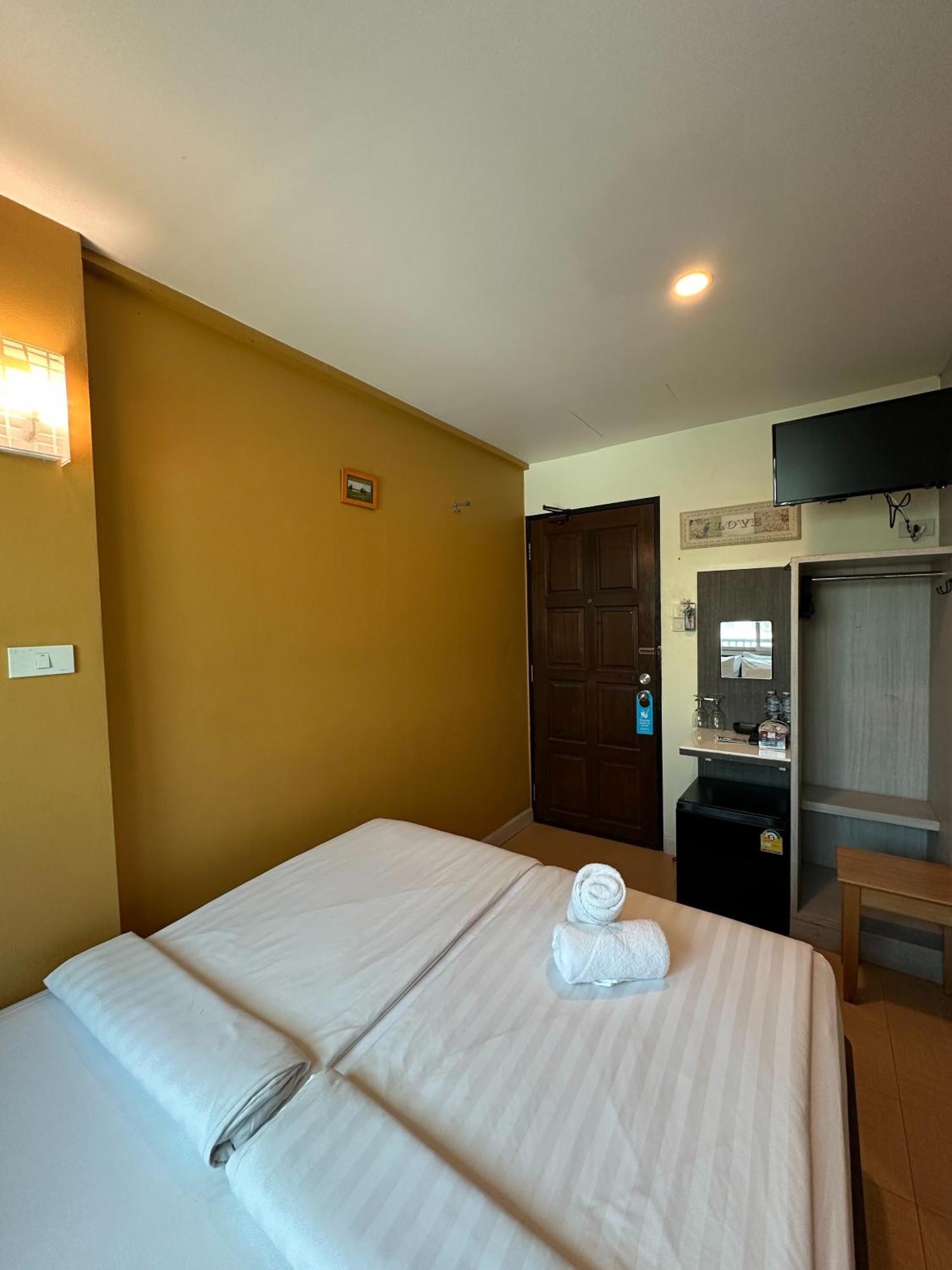 Bbhouse Phra Athit Hotel Bangkok Exterior photo